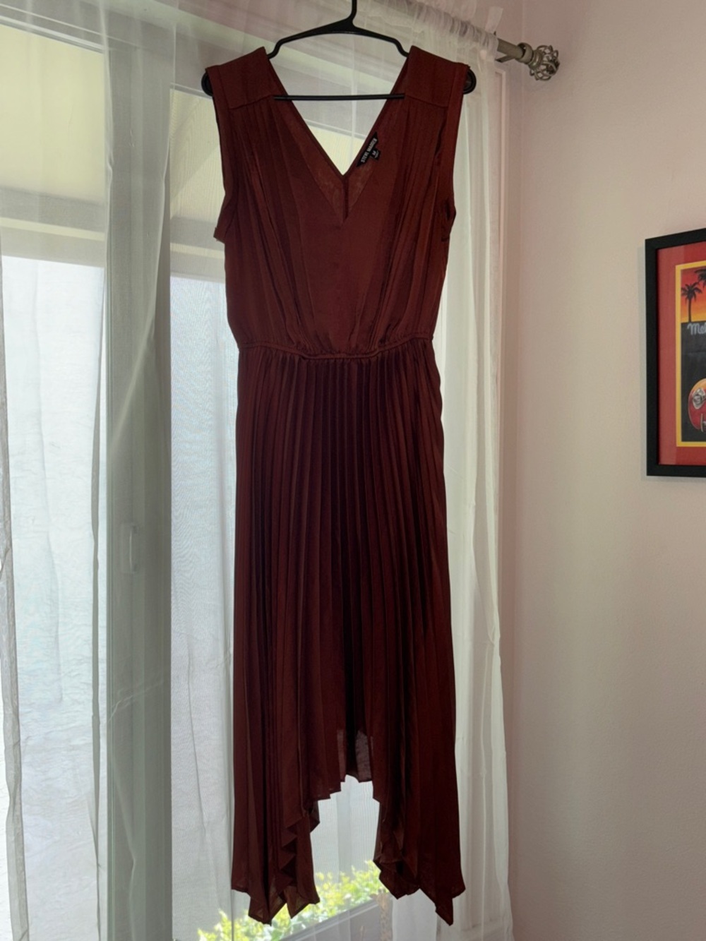 STEVE MADDEN Women's Sleeveless V-Neck Pleated Midi Dress in Deep Burgundy